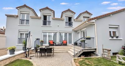 Maison - 246 m² - 11 pièces