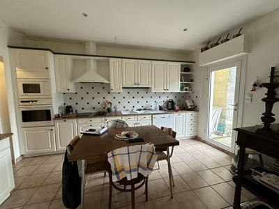 Maison - 247 m² - 9 pièces