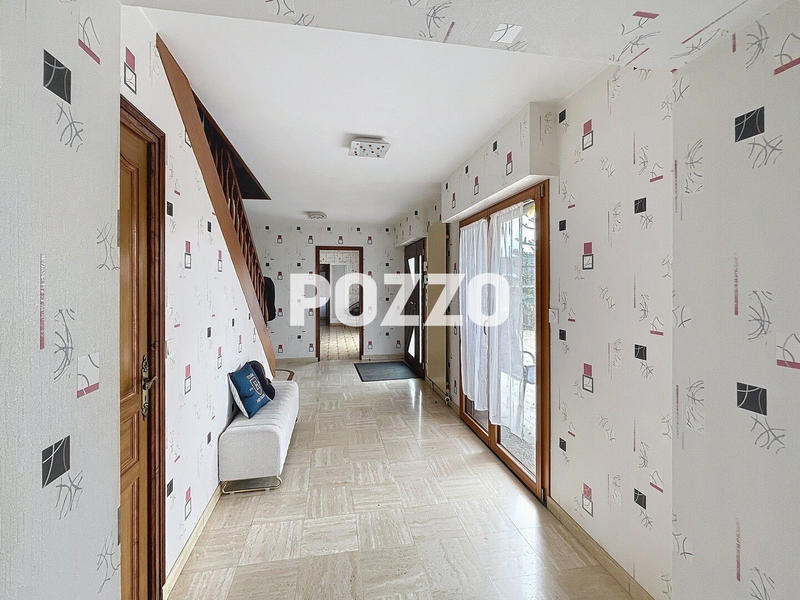 Maison - 275 m² - 11 pièces