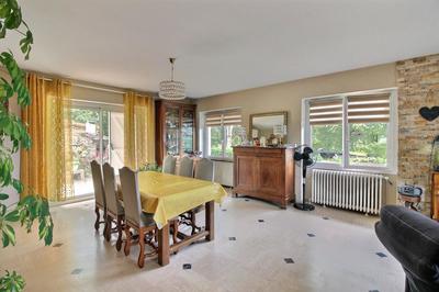 Maison - 220 m² - 7 pièces