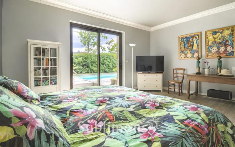 Maison - 305 m² - 6 pièces