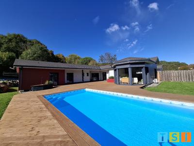 Maison - 228 m² - 6 pièces