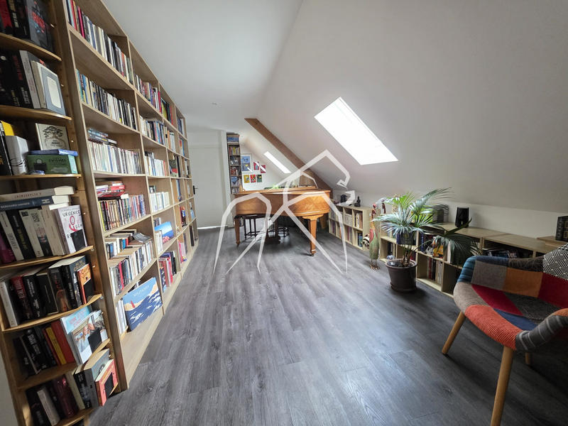 Maison - 220 m² - 7 pièces