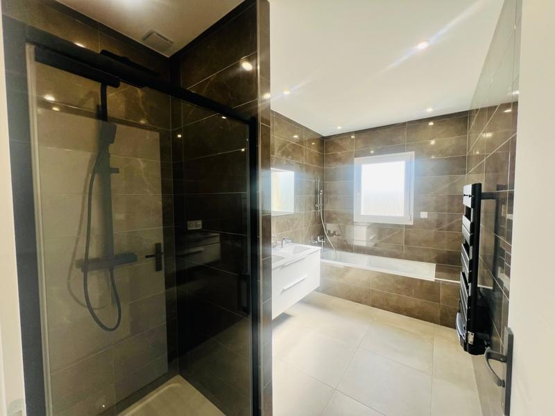 Pavillon - 130 m² - 5 pièces