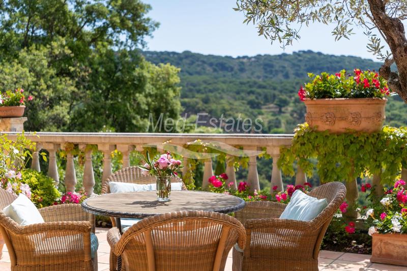 Propriété - 230 m² - 7 pièces