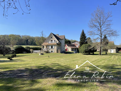 Propriété - 251 m² - 10 pièces