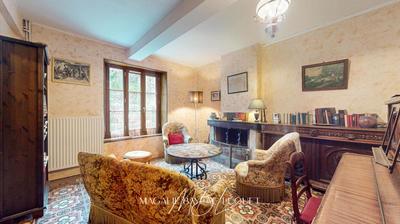 Maison - 216 m² - 10 pièces