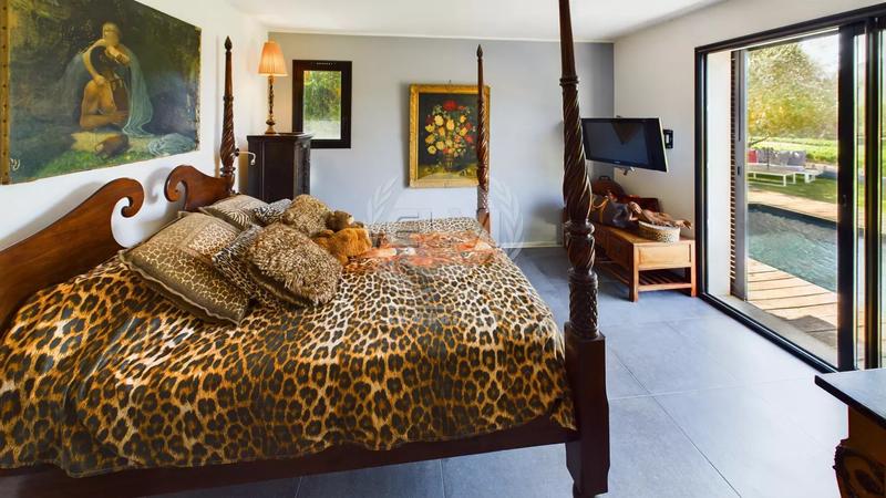 Maison - 1 100 m² - 4 pièces