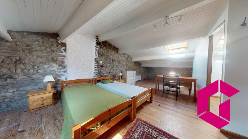 Maison - 270 m² - 8 pièces