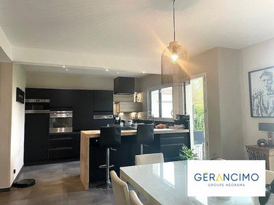 Maison - 241 m² - 7 pièces