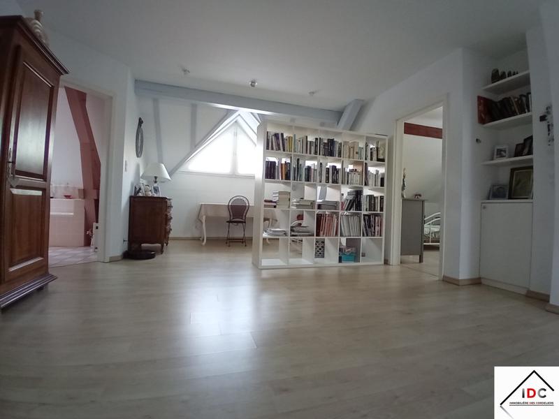 Maison - 240 m² - 6 pièces