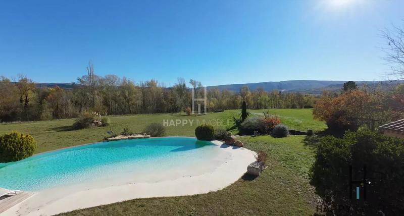 Propriété - 421 m² - 10 pièces