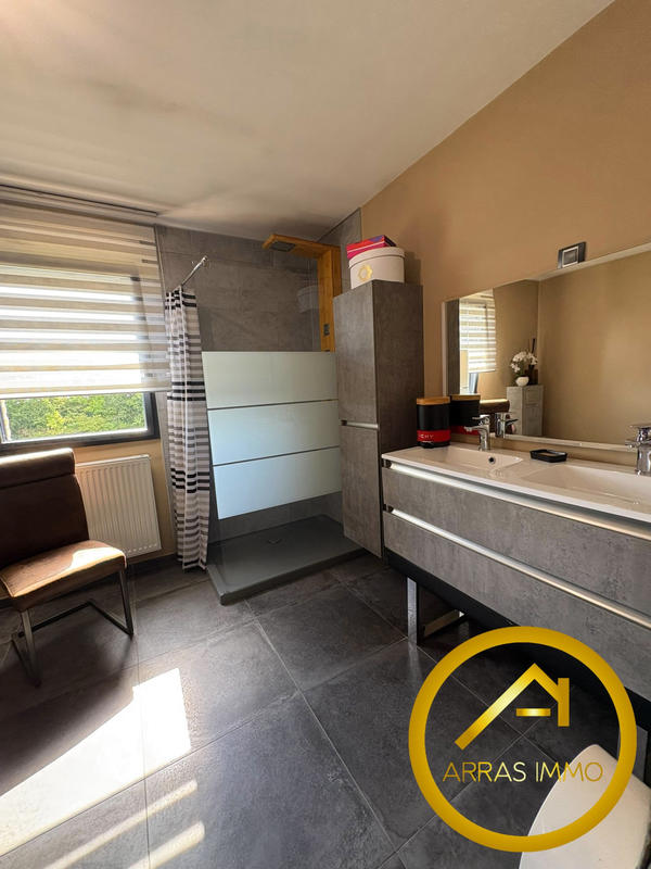 Maison - 208 m² - 8 pièces