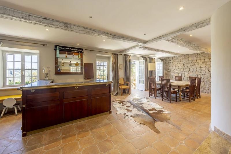 Maison - 401 m² - 9 pièces