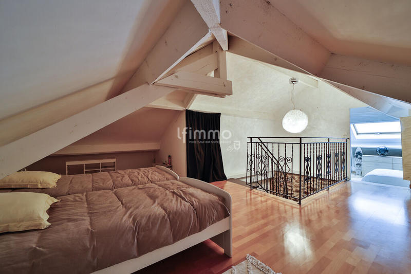 Propriété - 253 m² - 8 pièces