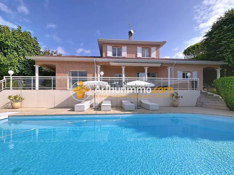 Maison - 205 m² - 7 pièces