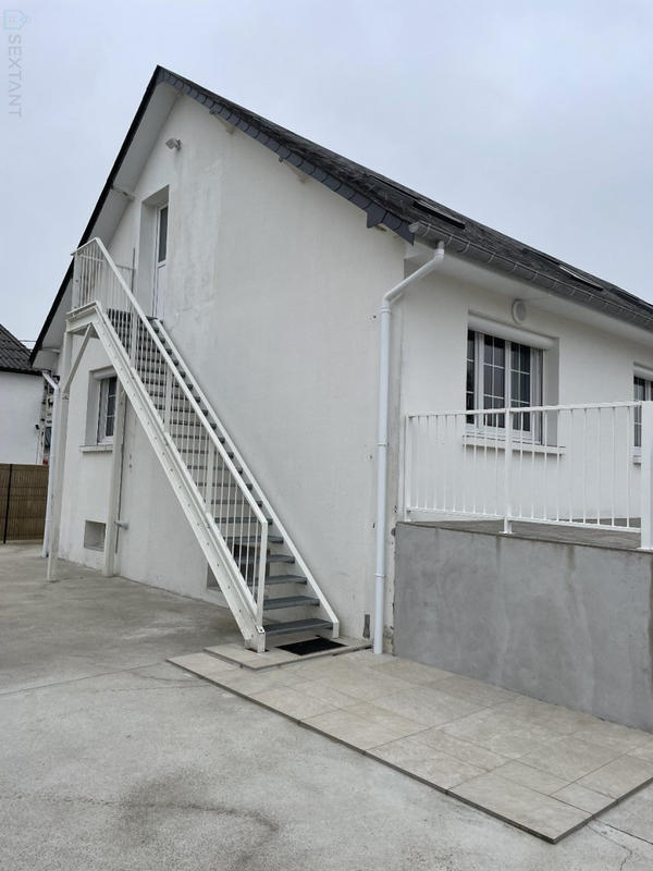 Maison - 247 m² - 11 pièces