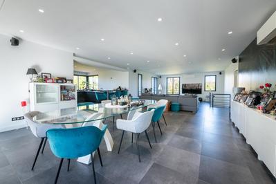 Villa - 328 m² - 8 pièces