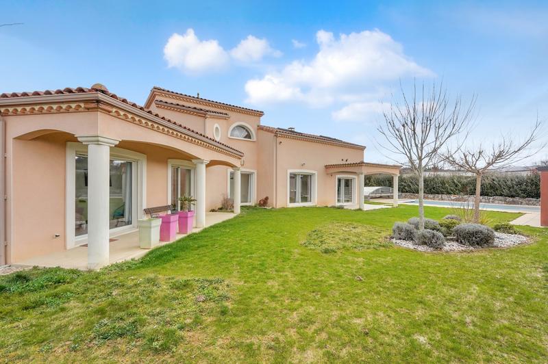 Maison contemporaine - 220 m² - 6 pièces