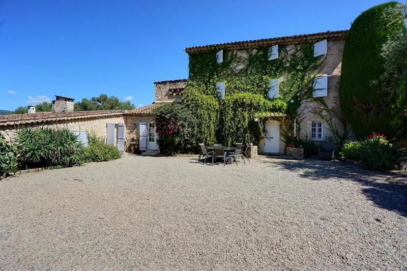 Mas - 360 m² - 11 pièces