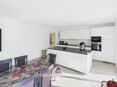 Maison - 208 m² - 4 pièces