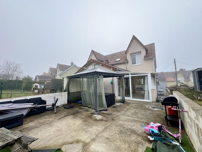 Maison - 104 m² - 4 pièces