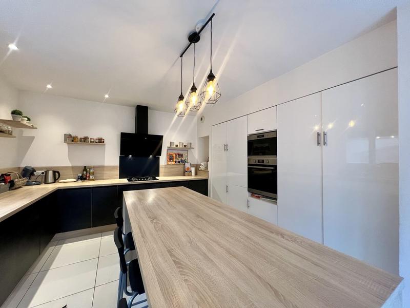 Maison - 136 m² - 6 pièces