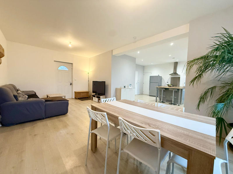 Maison - 276 m² - 8 pièces