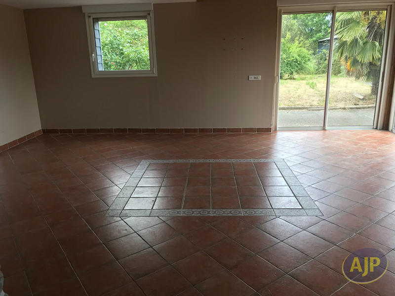Maison - 280 m² - 9 pièces