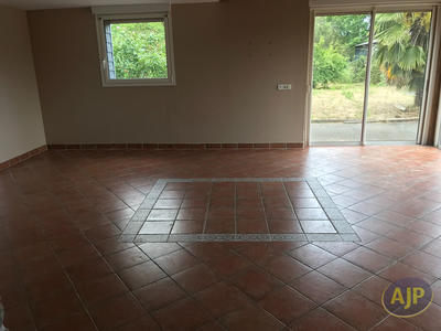 Maison - 280 m² - 9 pièces