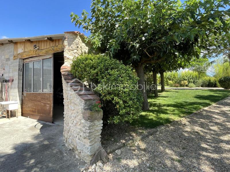 Propriété - 280 m² - 6 pièces