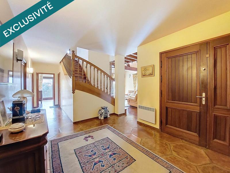 Maison - 201 m² - 7 pièces