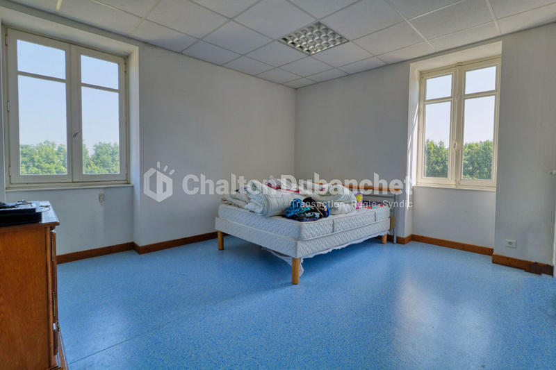 Maison - 500 m² - 12 pièces