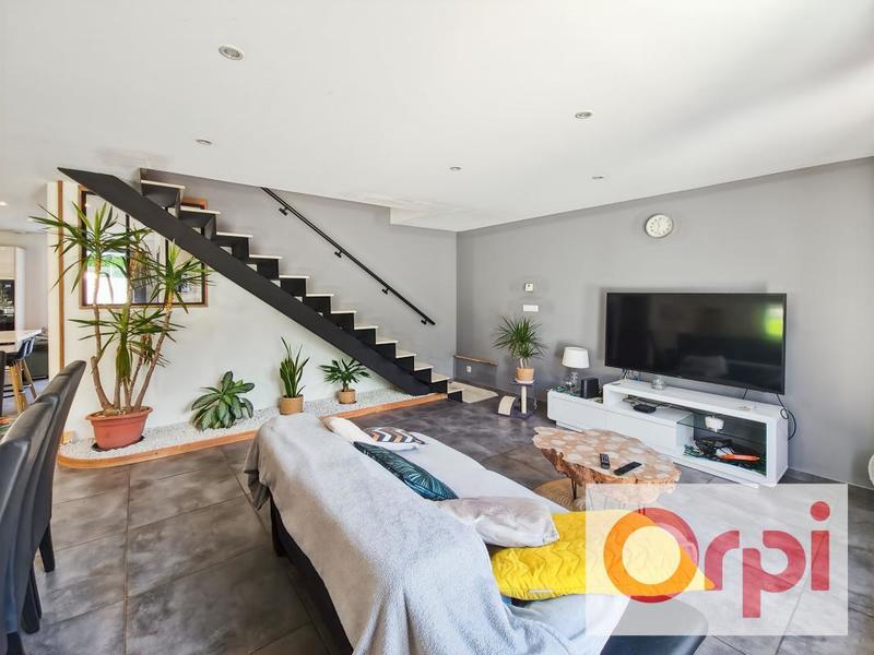 Maison - 237 m² - 7 pièces