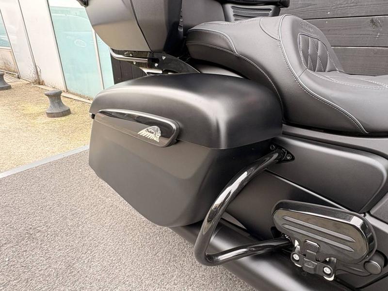 Indian Pursuit Dark Horse