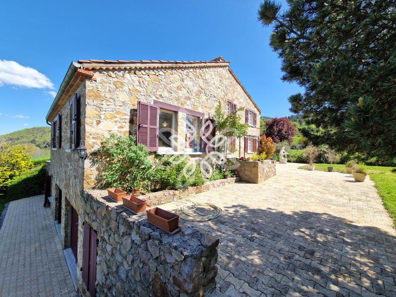 Villa - 196 m² - 5 pièces