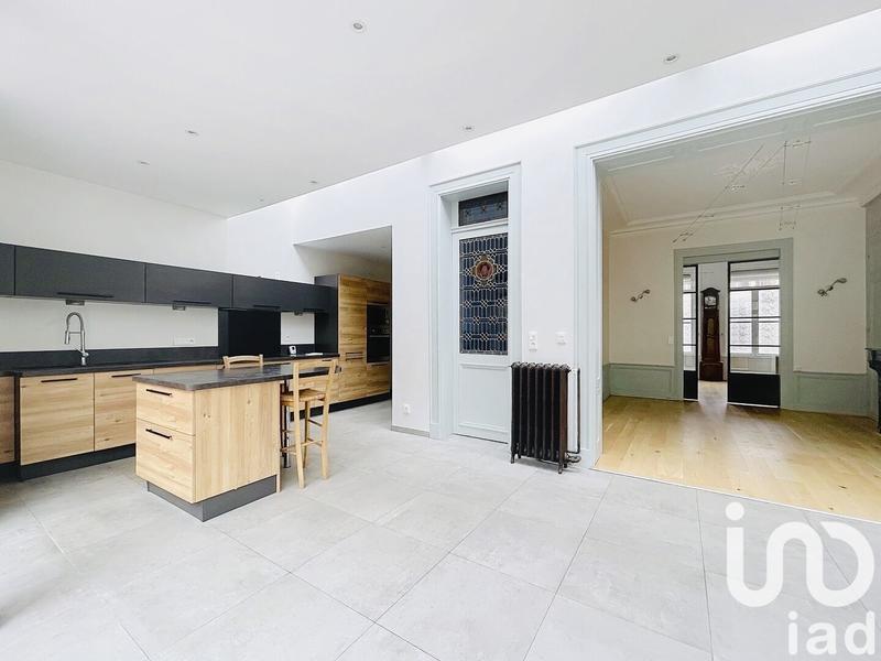 Maison - 242 m² - 8 pièces