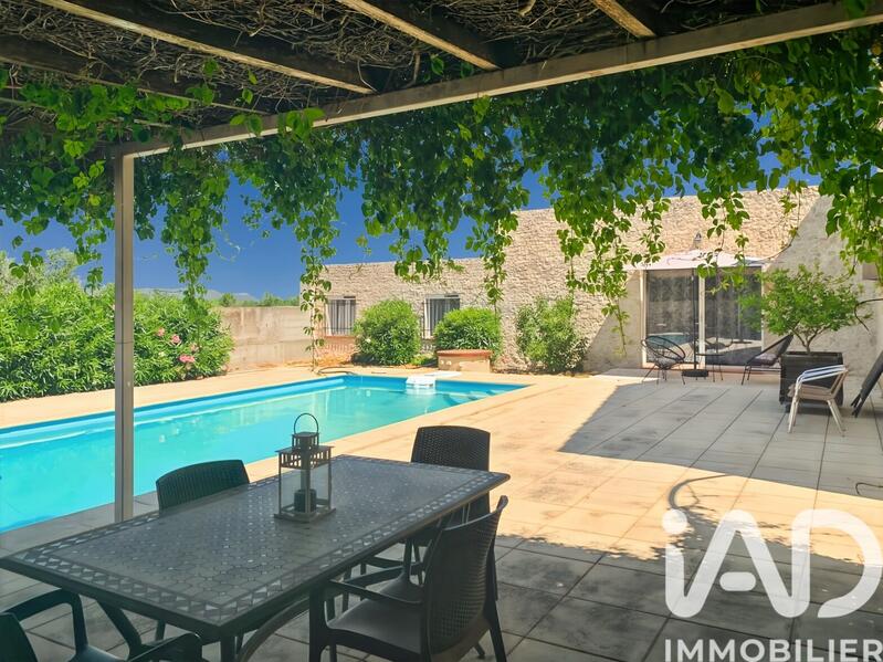 Maison - 241 m² - 8 pièces