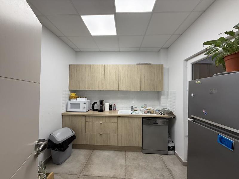 Local d'activité / Entrepôt - 225 m²