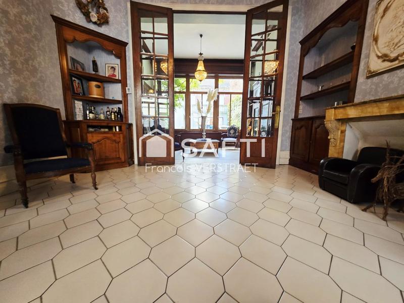 Maison de ville - 217 m² - 9 pièces