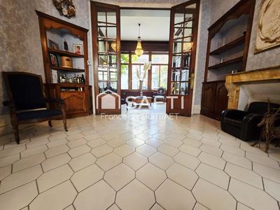 Maison de ville - 217 m² - 9 pièces