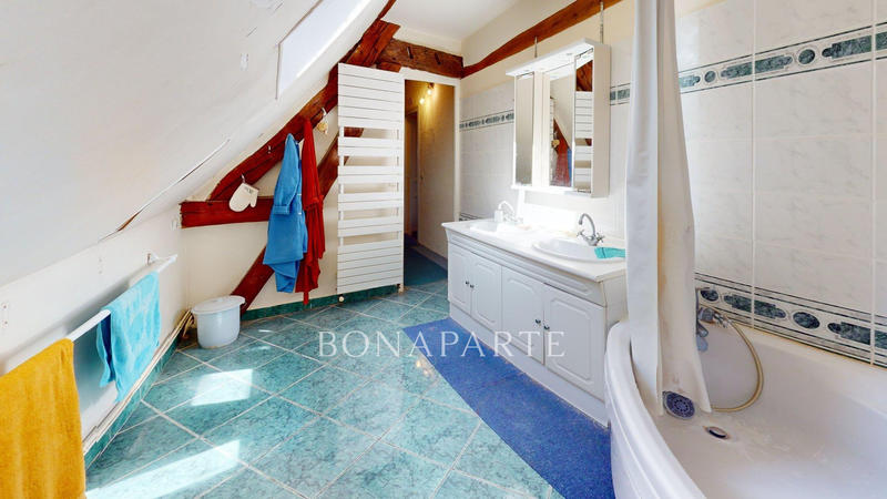 Maison - 246 m² - 8 pièces