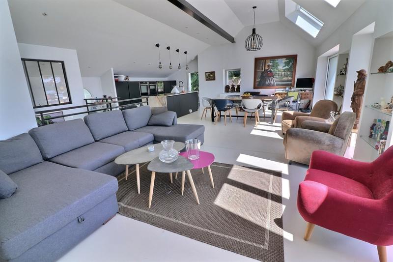 Maison - 280 m² - 9 pièces