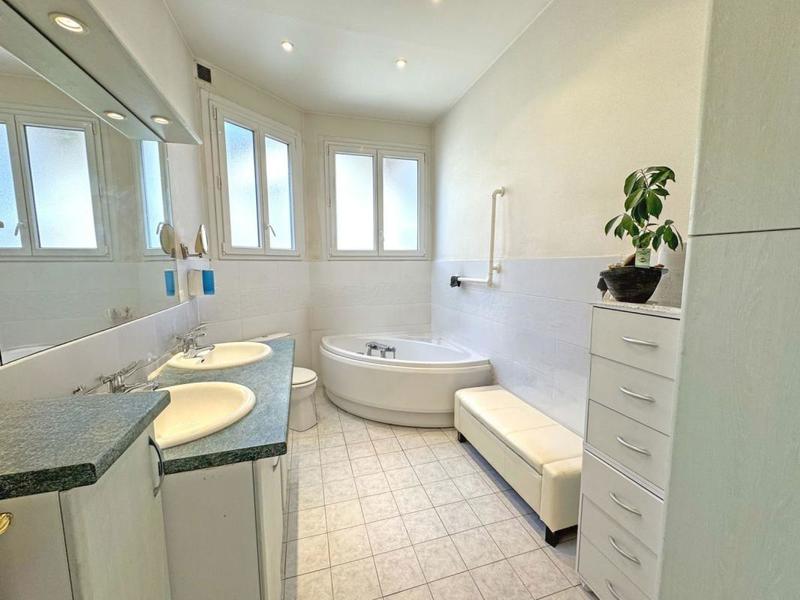 Appartement - 144 m² - 4 pièces