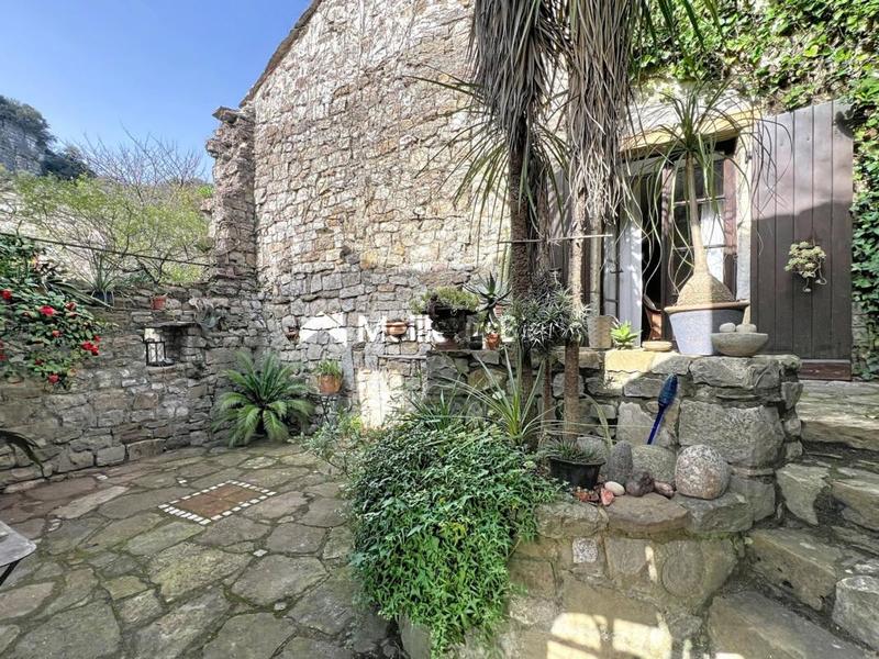 Maison en pierre - 138 m² - 9 pièces