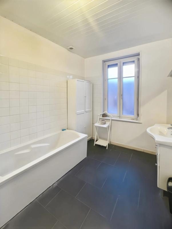 Demeure - 238 m² - 11 pièces