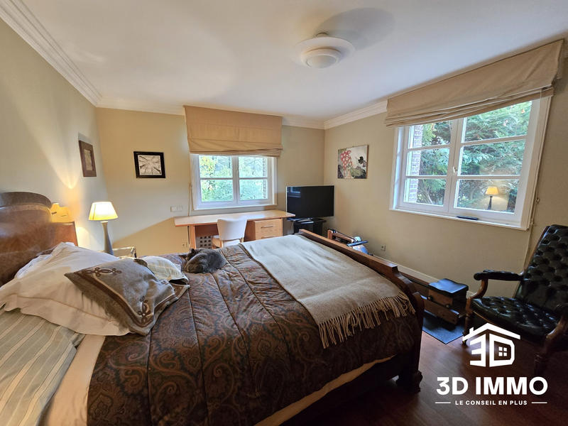 Maison - 275 m² - 12 pièces