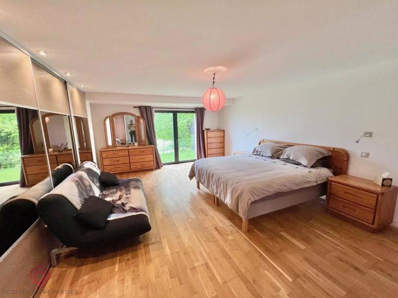 Propriété - 390 m² - 8 pièces