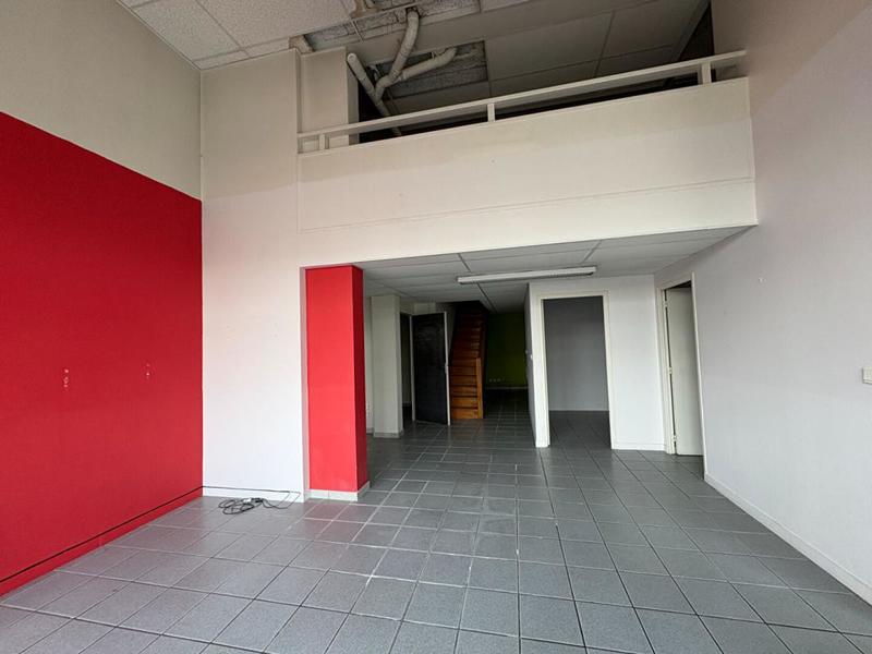 Local commercial - 204 m²