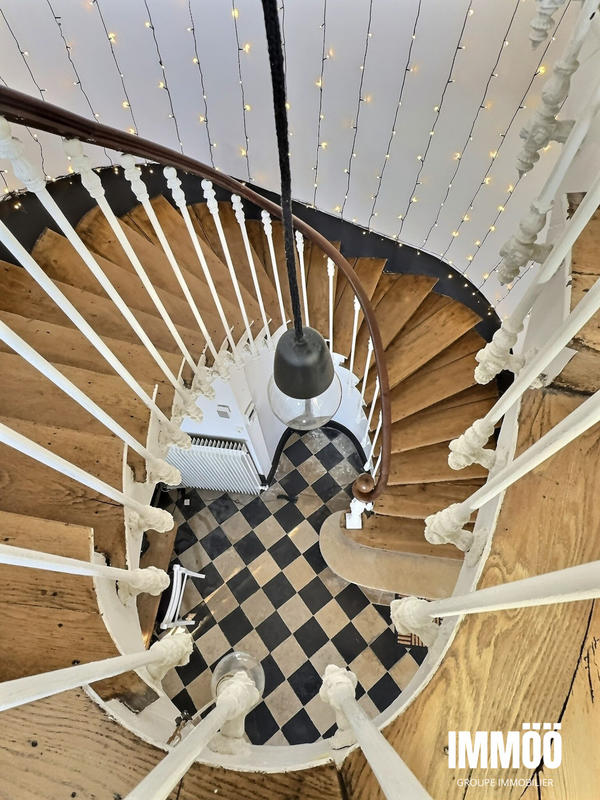 Maison - 352 m² - 8 pièces